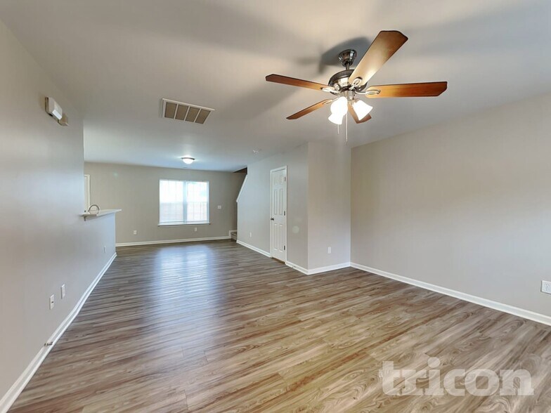 Building Photo - 9514 Parkridge Dr