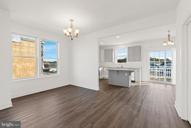 Building Photo - 985 Lorewood Grove Rd