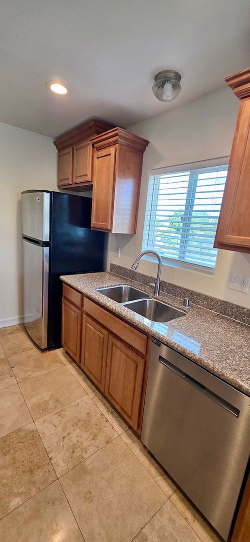 Building Photo - North Park 2bed/2bath with parking