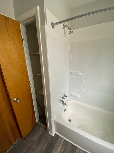 Building Photo - 87 S Washington St