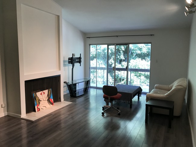 Family Room - 440 Veteran Ave