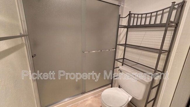 Building Photo - 565 NW Carolyn Ln