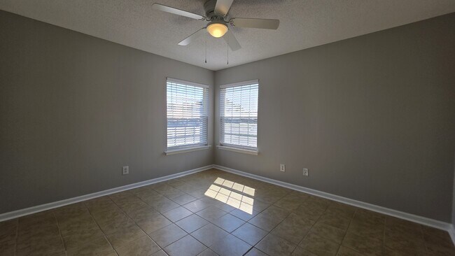 Building Photo - 8642 South Bridge Dr