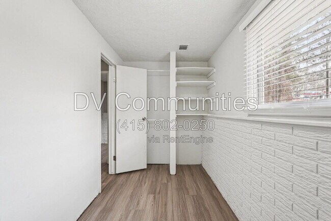 Building Photo - 3531 Tewksbury Dr SW