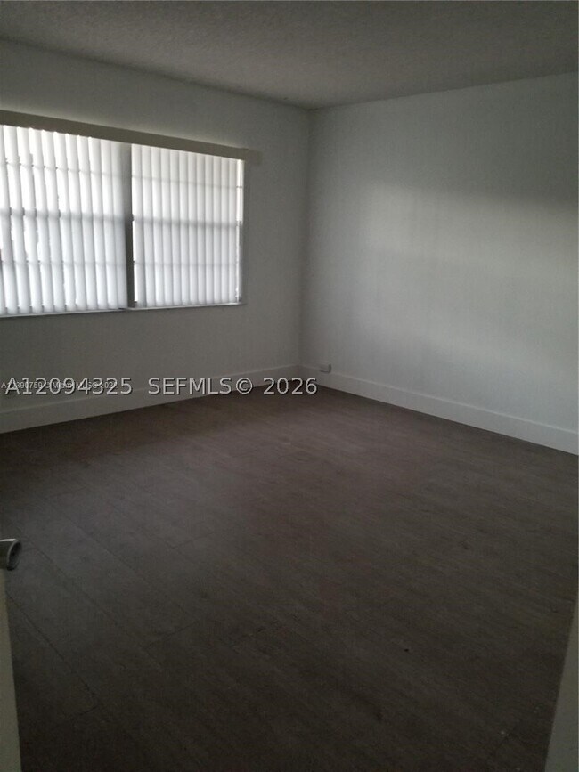 Building Photo - 1000 SW 128th Terrace
