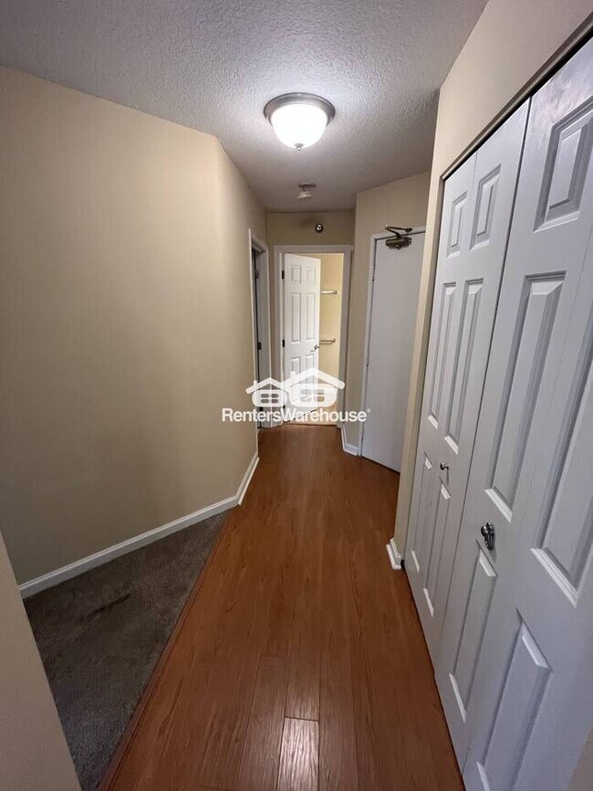 Building Photo - Beautiful Condo in a Beautiful Community