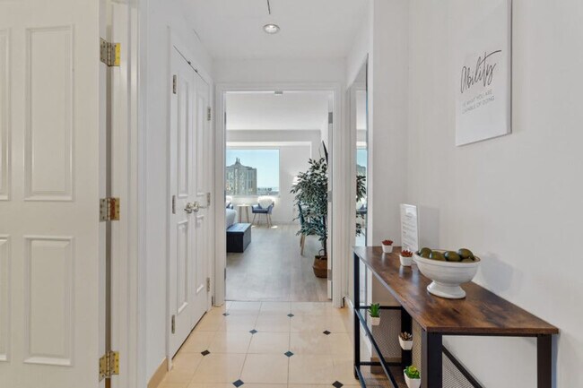 Building Photo - 810 Pacific Ave