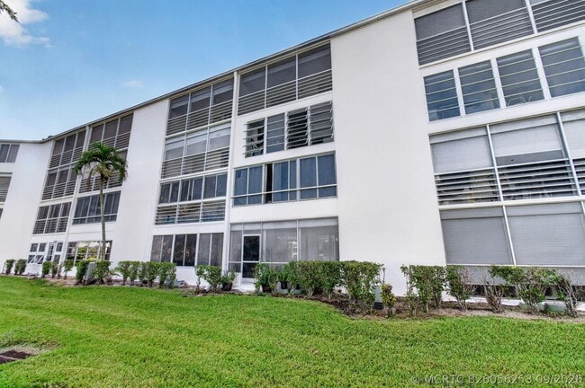Building Photo - 4028 Hythe B