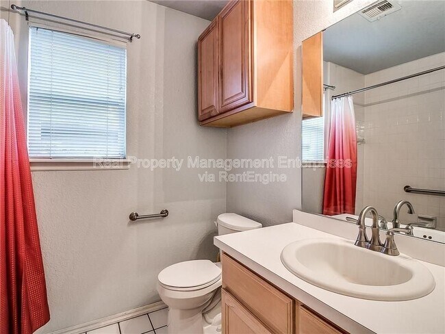 Building Photo - 5713 SE 85th St