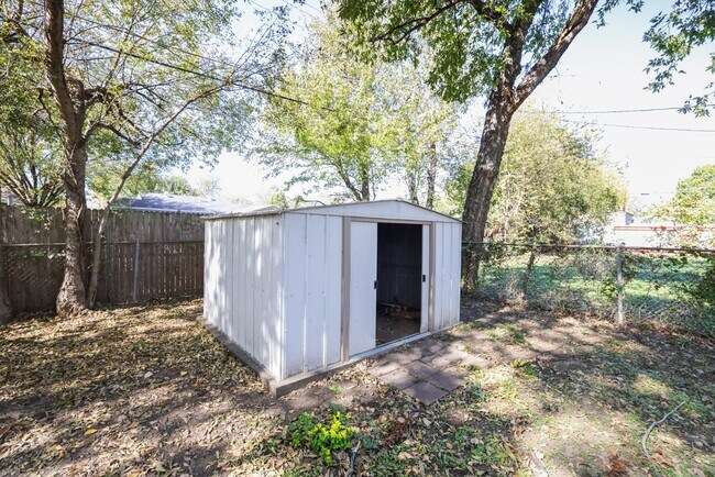 Building Photo - 5008 Penrose Ave