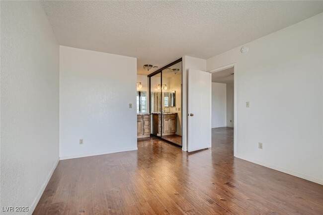 Building Photo - 4706 Nara Vista Way