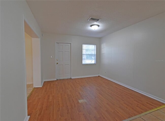 Building Photo - 12422 N Howard Ave