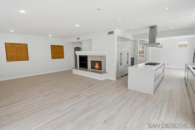 Building Photo - 561 Bayona Loop
