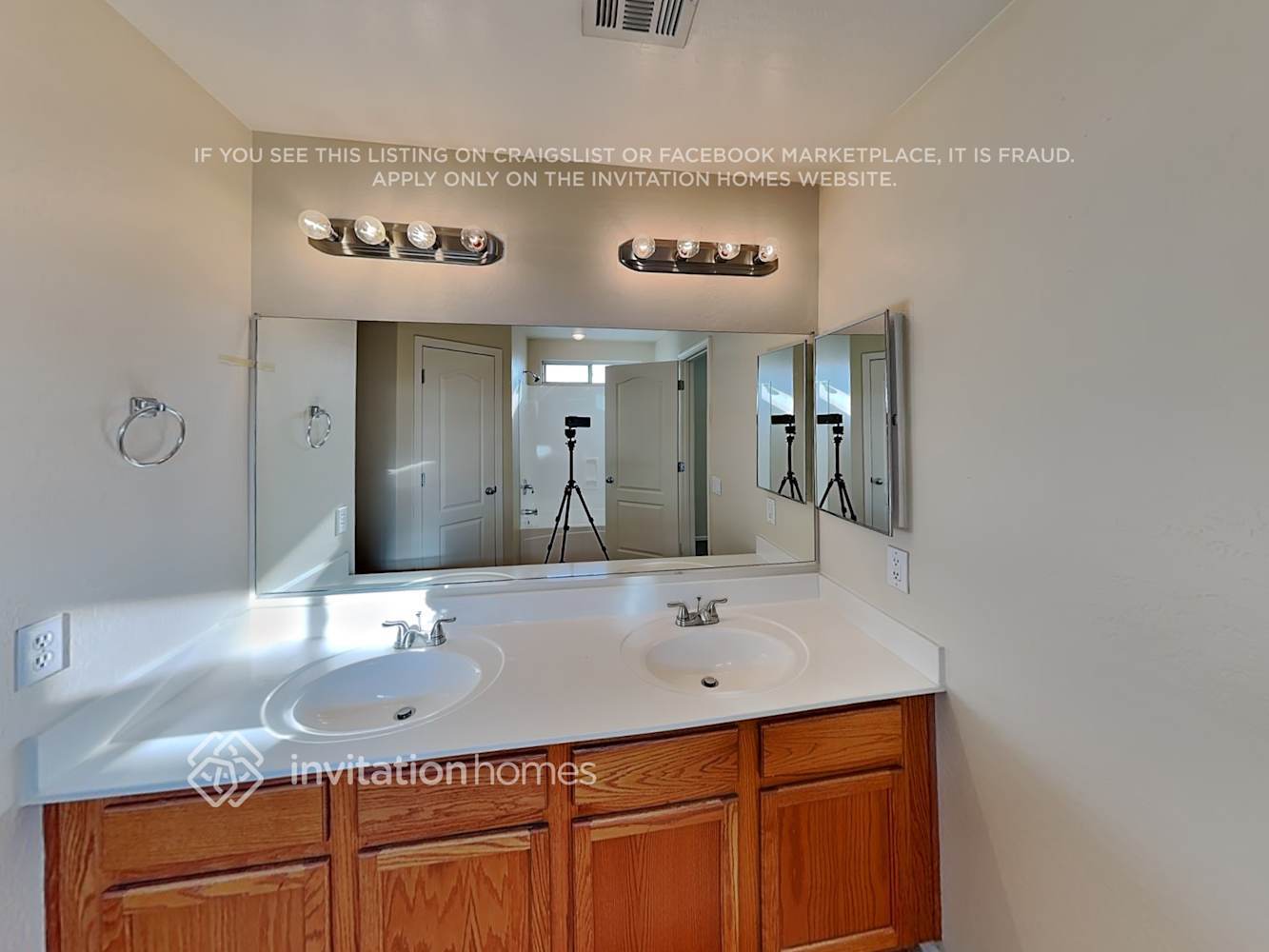 Building Photo - 10018 N 115th Dr