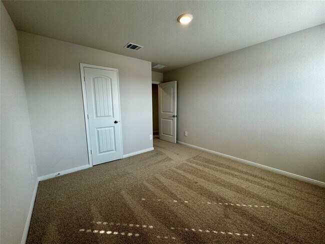 Building Photo - 115 Bethpage Dr