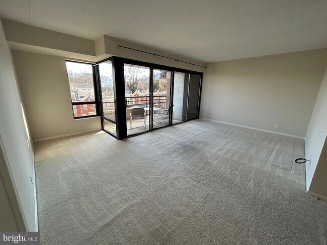 Building Photo - 1100 Lovering Ave