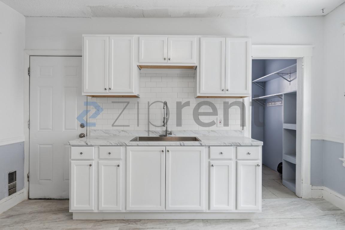 Building Photo - 62 Rowe Ave