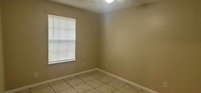 Building Photo - CHARMING SE 3/1.5 w/ Garage, Washer/Dryer, Large Privacy Fenced Yard, & Tile Floors Throughout! A...