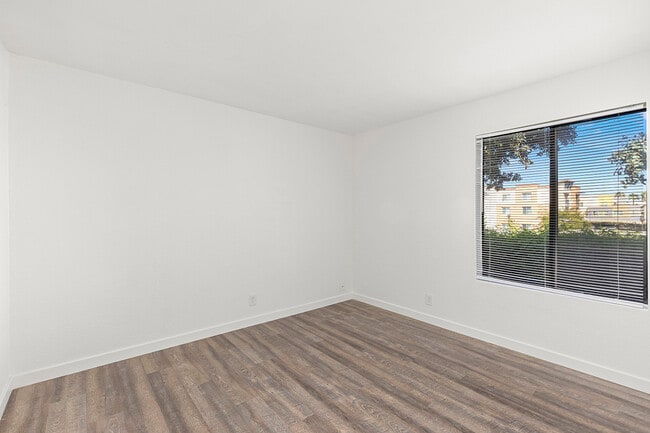 Building Photo - 433 Autumn Dr