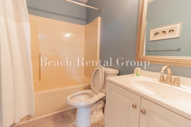 Building Photo - 4109 Pinehurst Cir