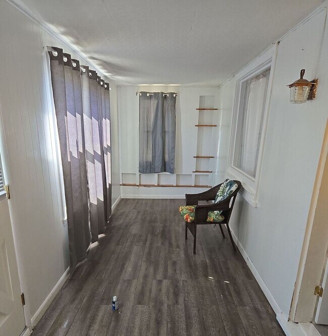 Building Photo - 4-5 Bedroom, 2 Bathroom 2-Story Detached H...