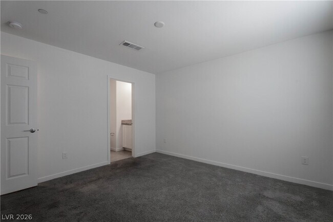 Building Photo - 902 Bronzite St