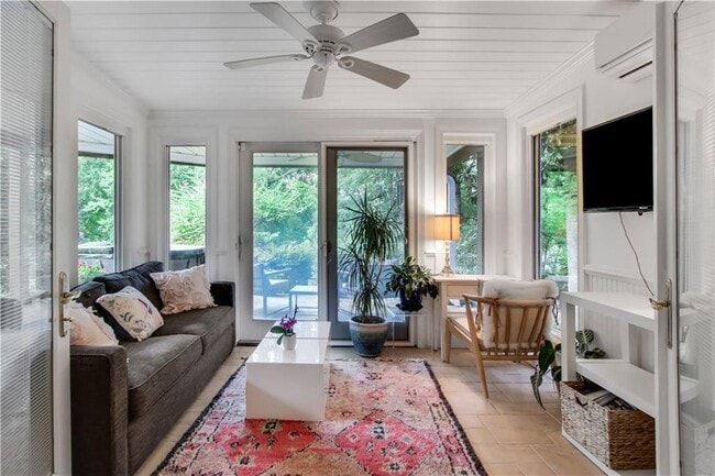 Building Photo - 925 Highland Terrace NE