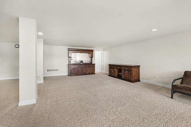 Building Photo - 24829 Reeds Pointe Dr