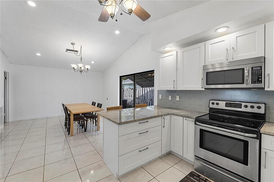 Building Photo - 8241 NW 54th Ct