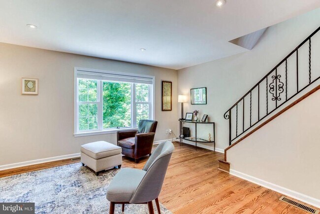 Building Photo - 258 Burgess Ave