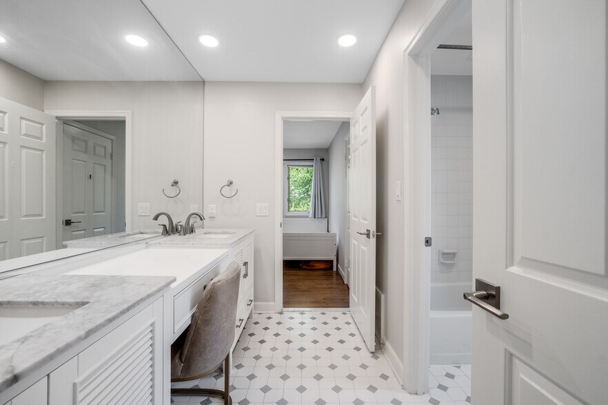 Jack & Jill Bathroom - 7624 Wheatcroft Ct