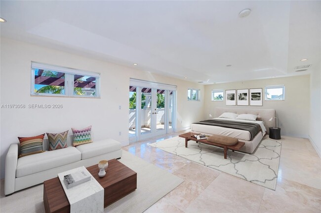 Building Photo - 541 S Mashta Dr