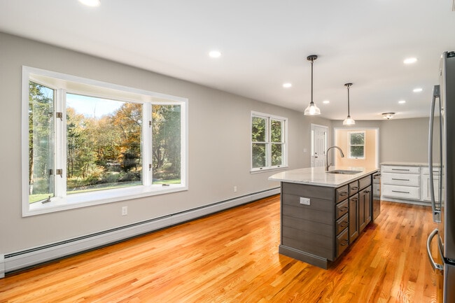 Building Photo - 85 Ironworks Hill Rd