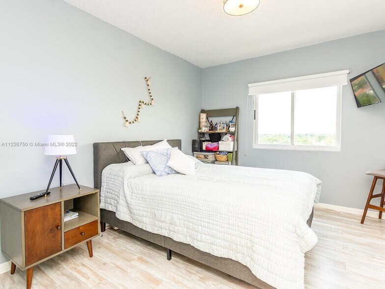 Building Photo - 3500 Coral Way