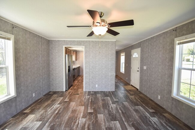 Building Photo - Two Bedroom Updated Mobile Home with Fenced Yard!