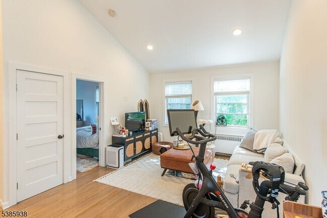 Building Photo - 376 Claremont Ave