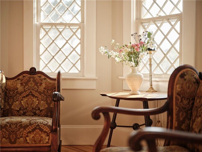 Building Photo - 38 Lake St