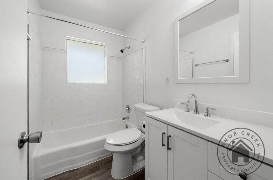 Building Photo - 1138 Highland Dr