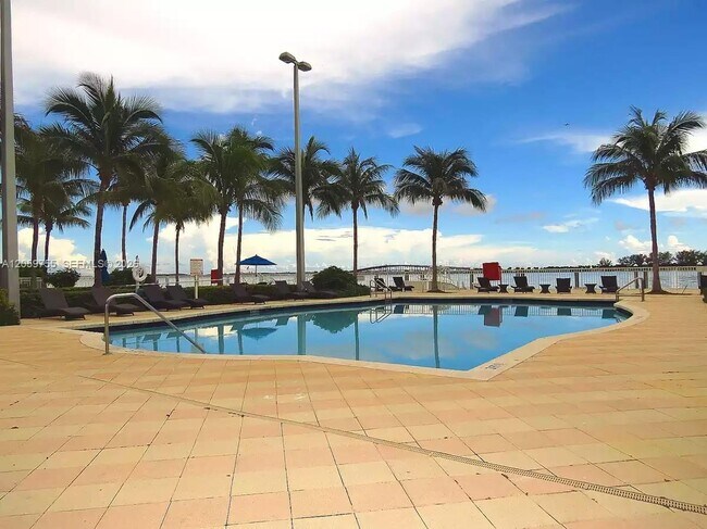Building Photo - 2101 Brickell Ave