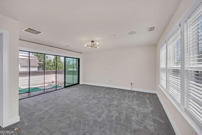 Building Photo - 860 Stonehill Ln