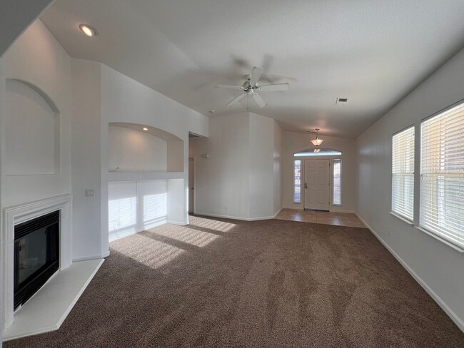 Building Photo - 4 bedroom Fernley Home.