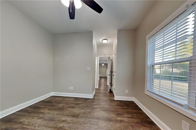 Building Photo - 755 Willowwind Dr