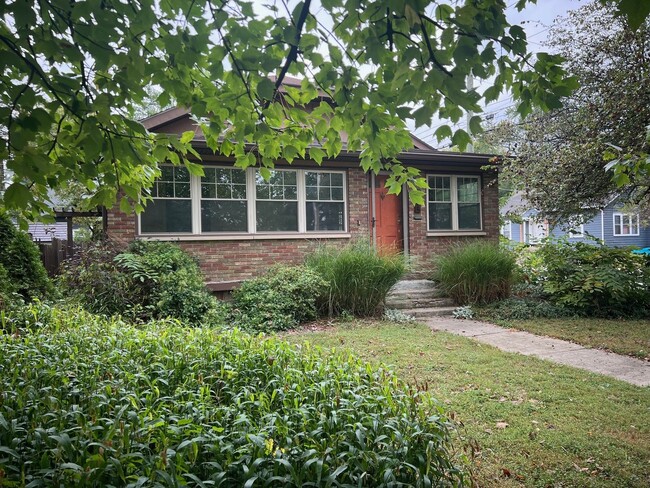 Primary Photo - Meridian Kessler/SoBro Bungalow for Rent