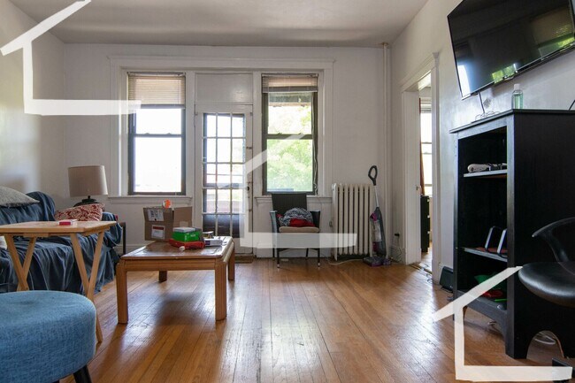 Primary Photo - 9/1 Spacious 2BR w/heat inc, balcony on Br...