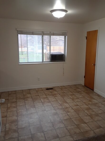 dining area - 638 N 400 E
