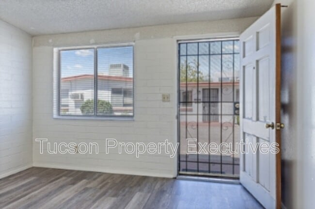 Building Photo - 4246 E Pima St