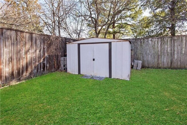 Building Photo - College Station - 2 Bedroom / 1 bath - fen...