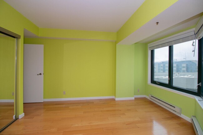 Building Photo - Updated One Bedroom Condo at Opera Plaza |...