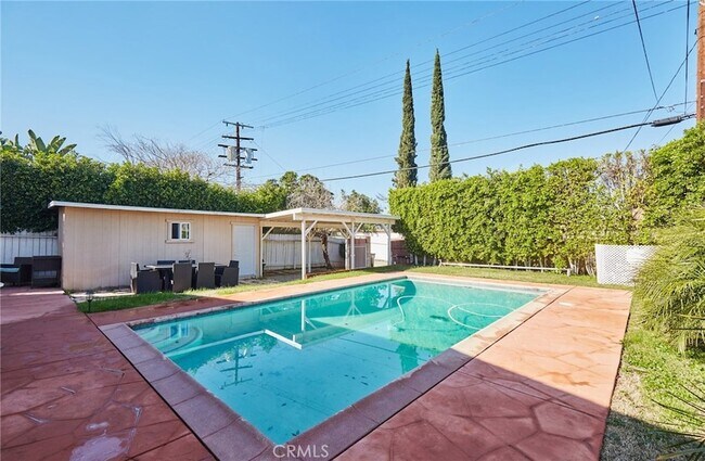 Building Photo - 17827 Burbank Blvd