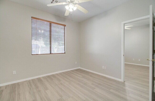 Building Photo - 2026 E County Down Dr